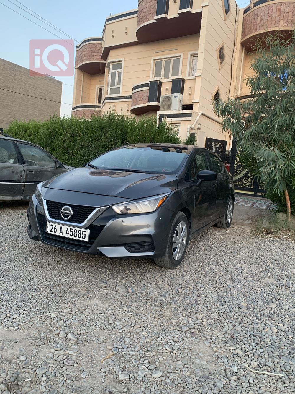 نيسان فيرسا